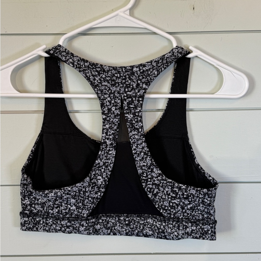 Lululemon invigorate bra white and black women's size 8 - Picture 2 of 3